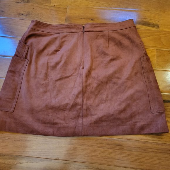BCBG mod mini skirt in lt brown faux suede M - Picture 3 of 4